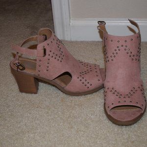 NWT SO pink heels
